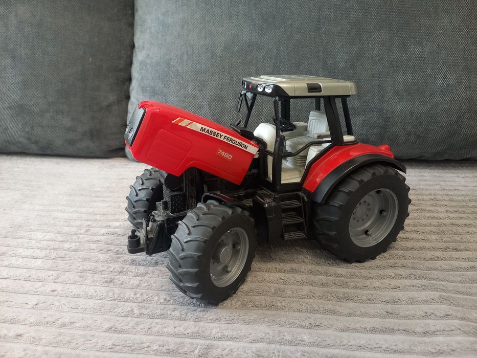 Трактор Massey Ferguson від Bruder