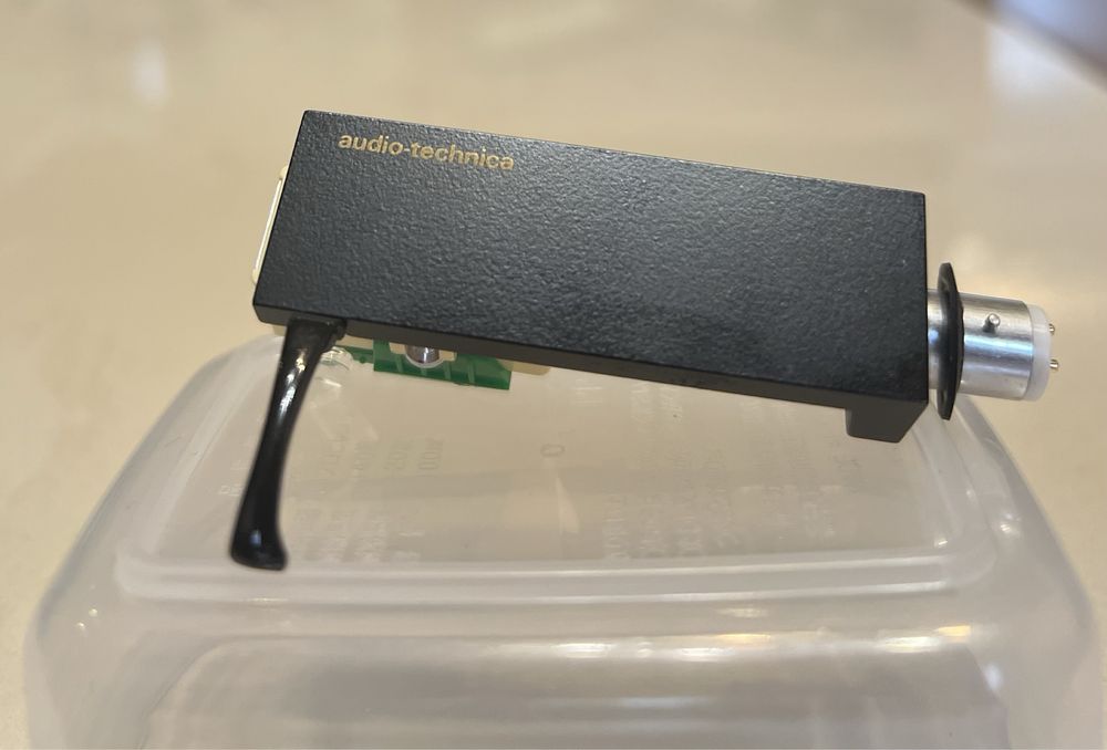 Головка для проигрователя винила с шеллом япония  Audio-technica AT10G