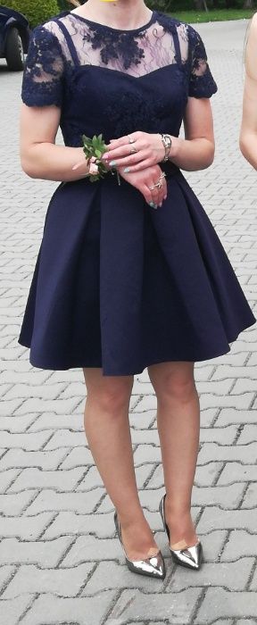 Warta Uwagi!! Koronkowa elegancka sukienka rozmiar xs/34.
