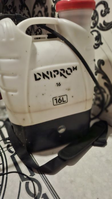 Оприскувач Днипро-м на 16 літрів