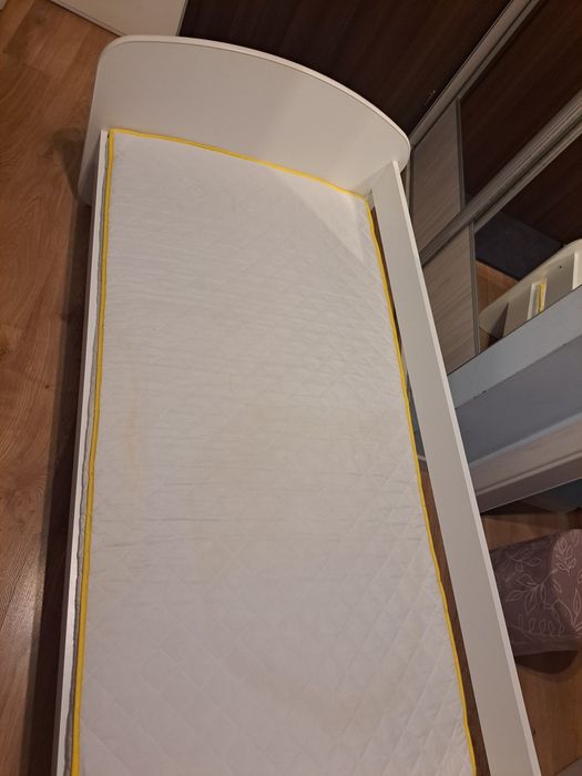 Łóżko dziecięce z materacem