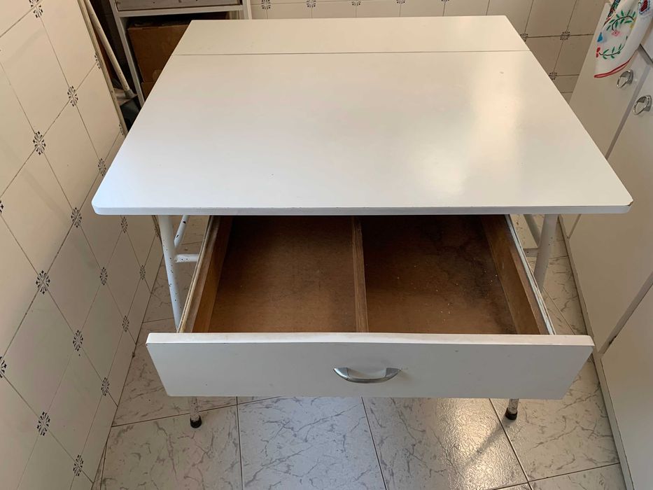 Mesa de Cozinha (Abre/Fecha 30cm)