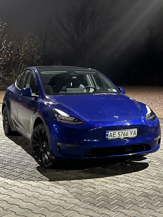Tesla  model   Y