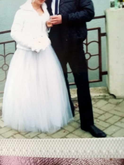 Весільне плаття б,у,але зовсім нове,гарне,без фоти ціле,чисте