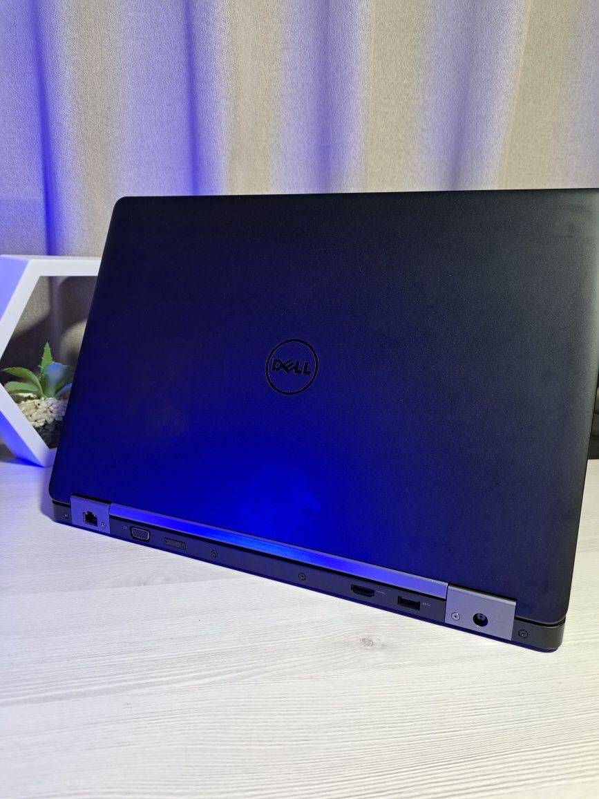 Ноутбук Dell E5570/i7-6820HQ/8 Gb/SSD 256 Gb/AMD Radeon R7 M370 2 Gb