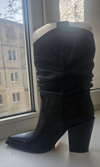 Продам новые сапожки казаки осень-весна.