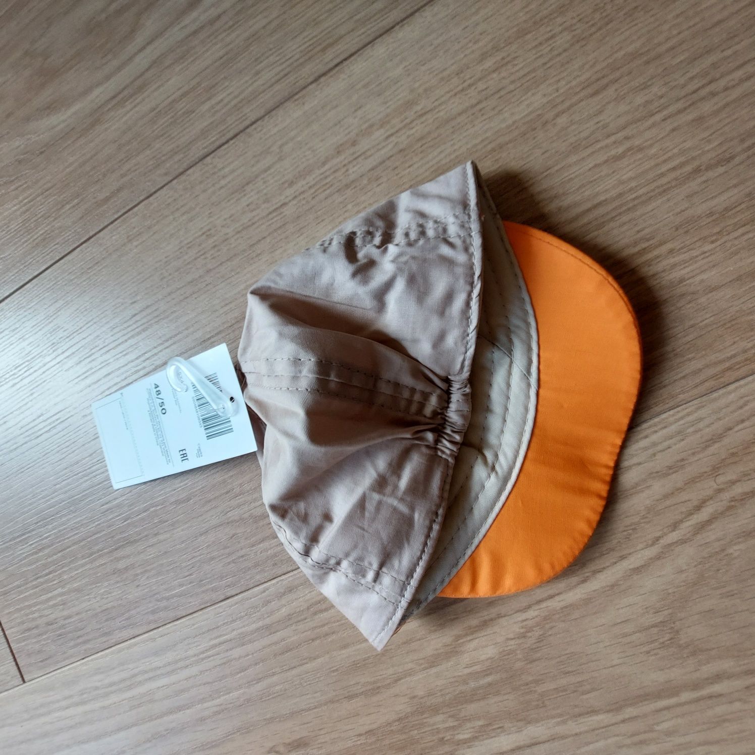 Nowa czapeczka przeciwsłoneczna