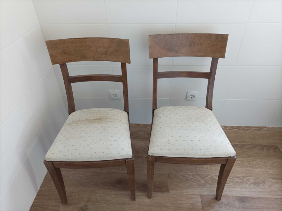 Mesa de jantar em Mogno com 6 cadeiras