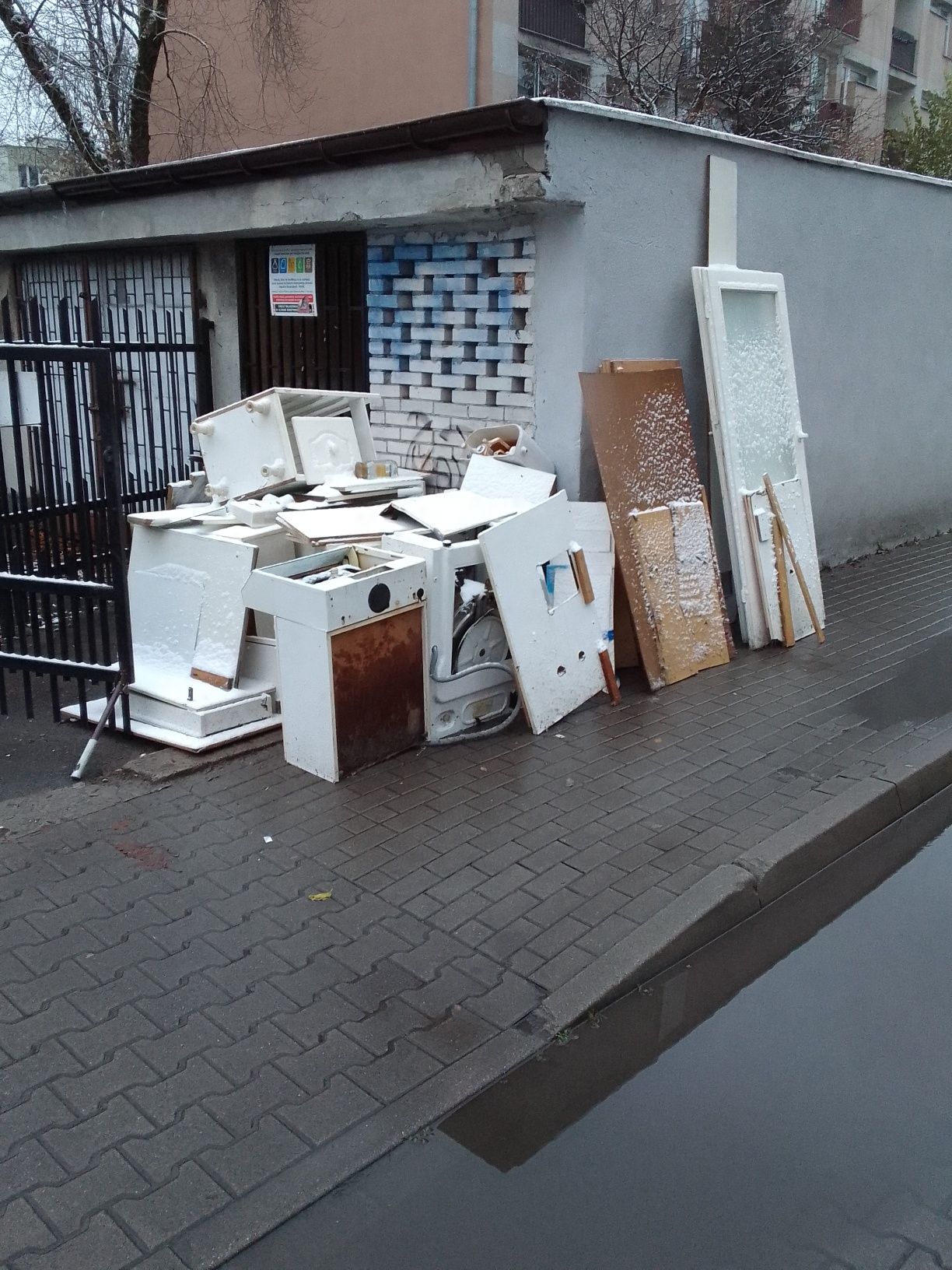 Opróżnianie mieszkań piwnic czyszczenie sprzątanie odbiór śmieci