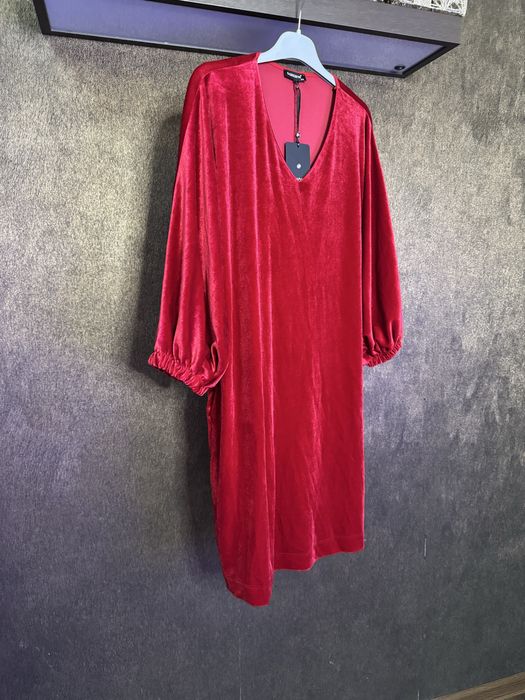 Червона велюрова сукня