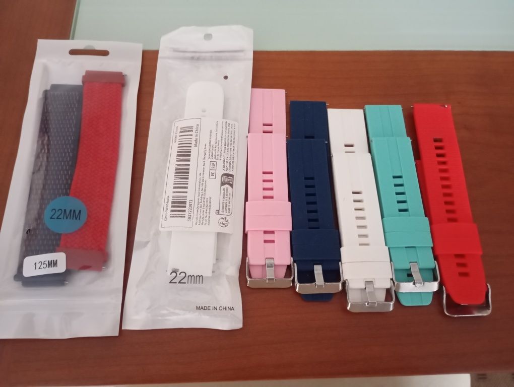 Várias braceletes para relógios