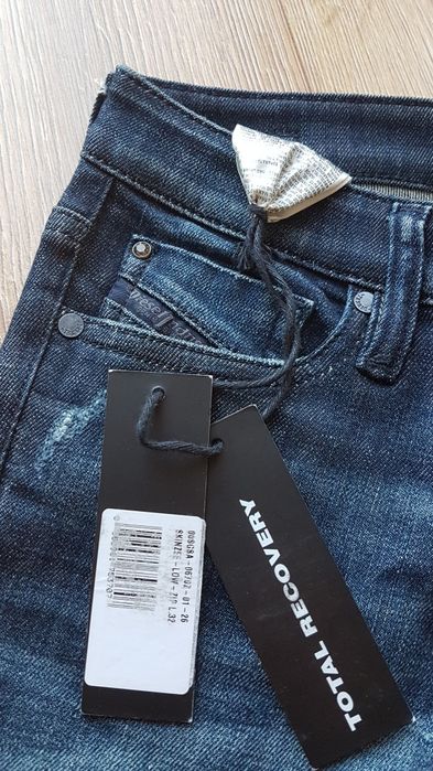 Diesel Skinzee Low Zip damskie dżinsy jeansy W26 slim skinny rurka XS