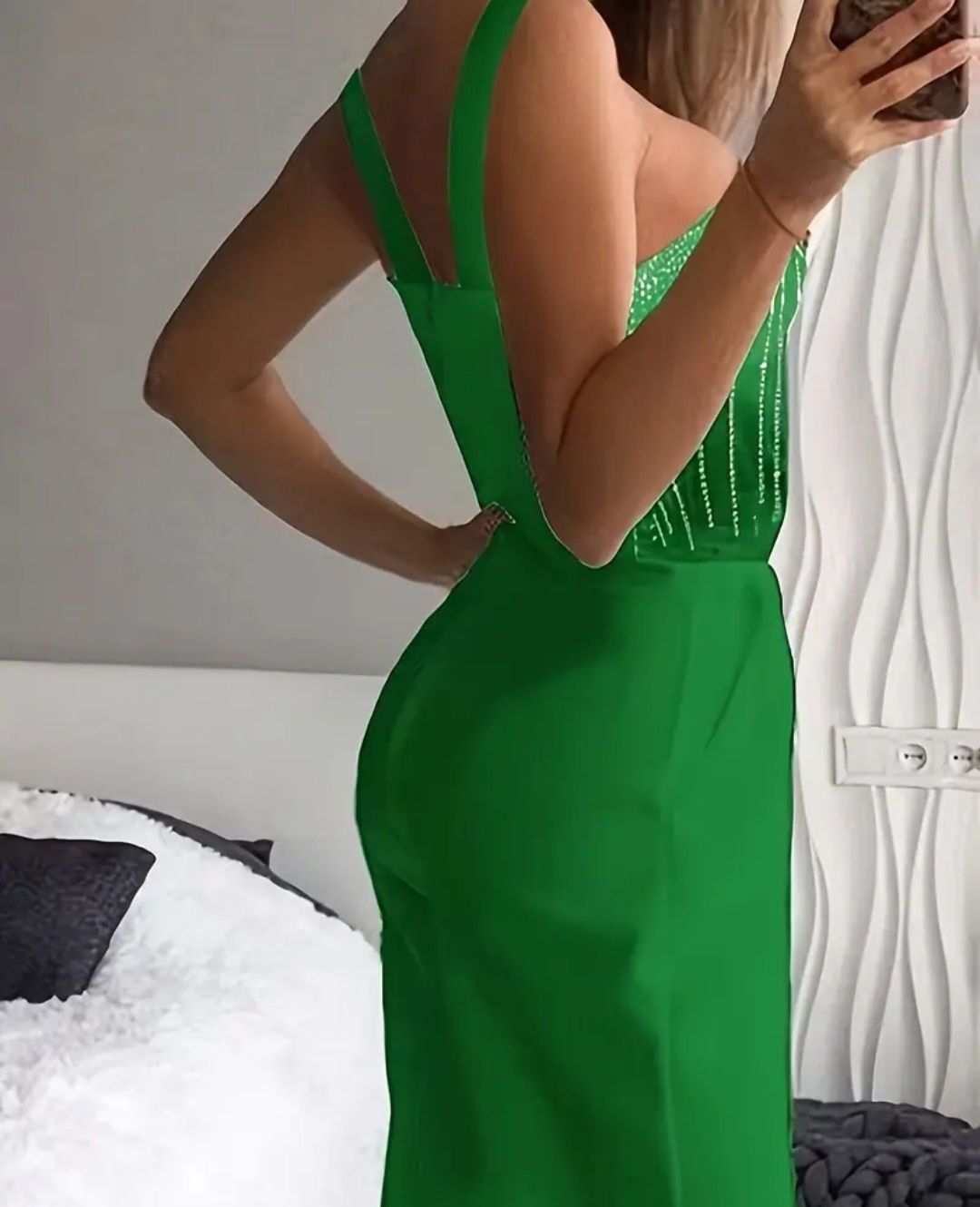 Cudowny elegancki zielony kombinezon