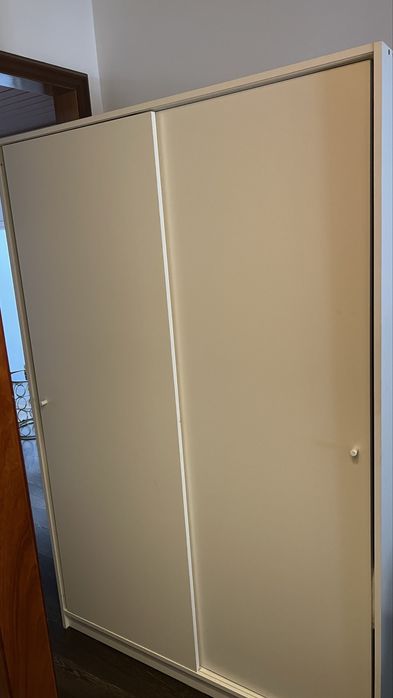Roupeiro branco duas portas