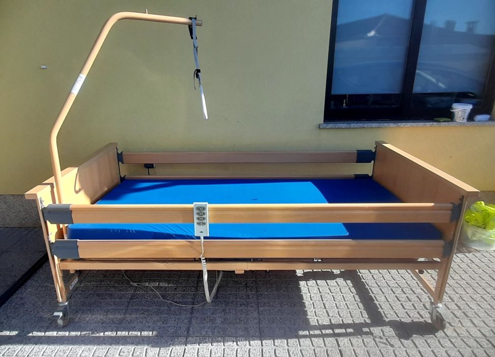 Cama articulada elétrica e elevatória hospitalar BURMMEIER