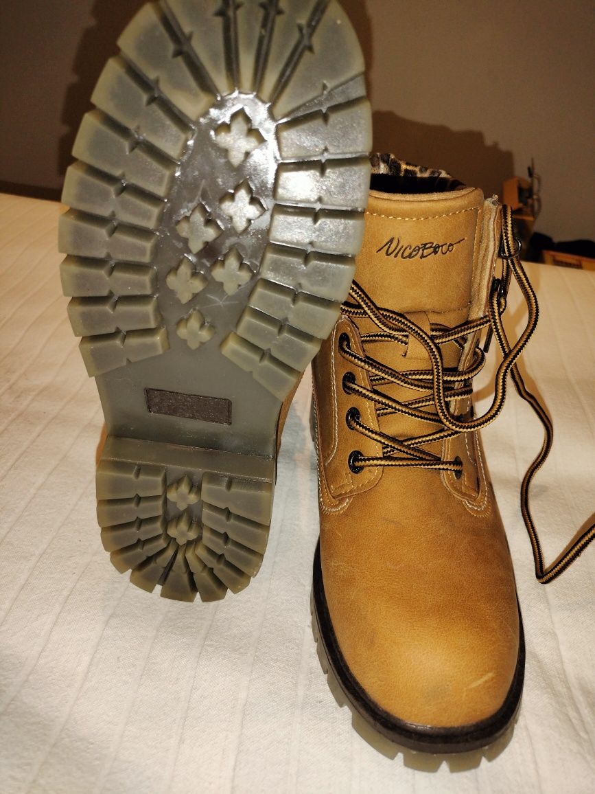 Botas camurça novas