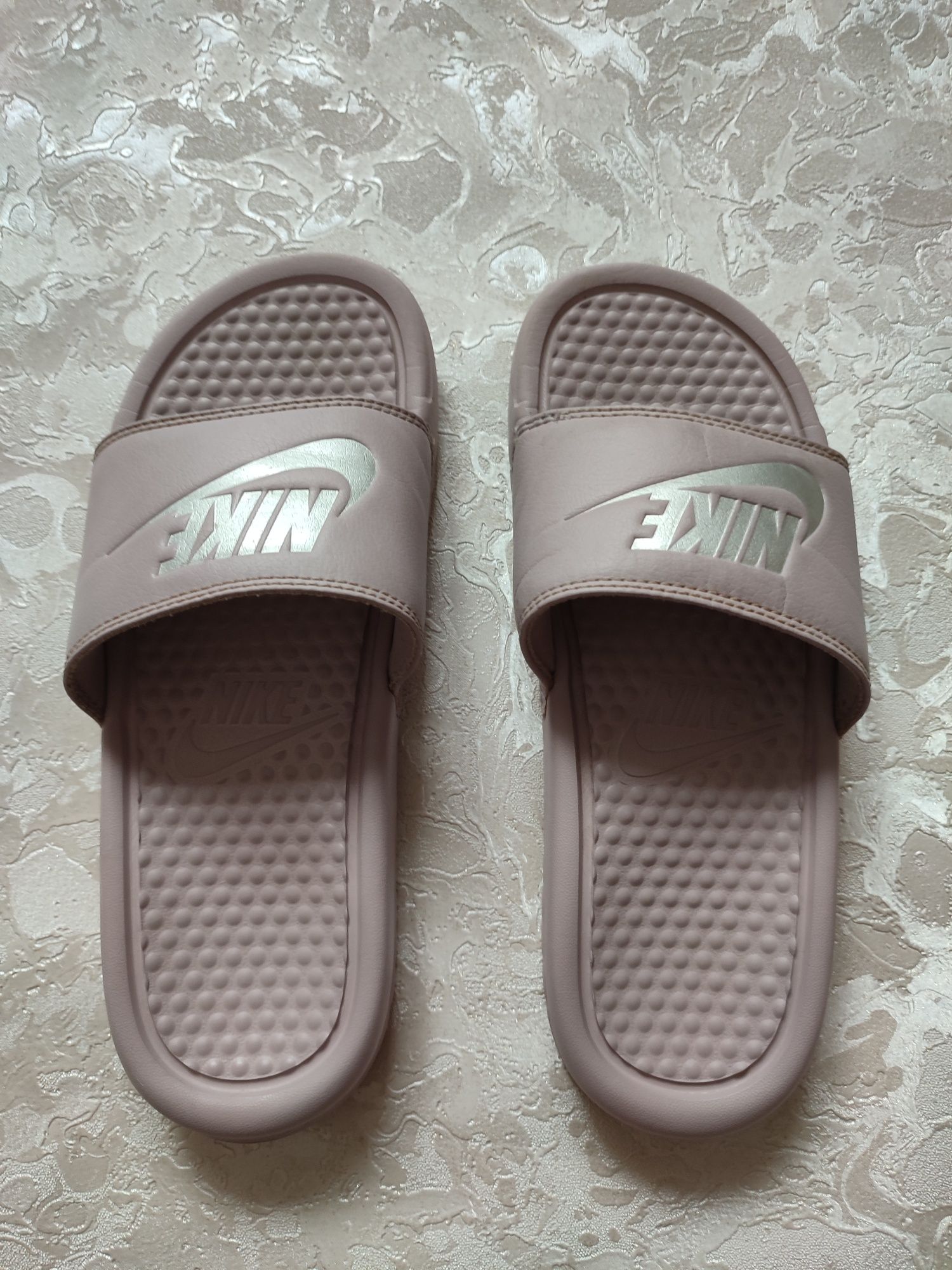 Шльопанці жіночі nike victori one slide/лілові