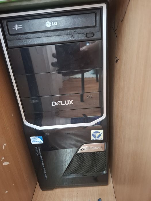 Настольный компьютер и ноутбук рабочие