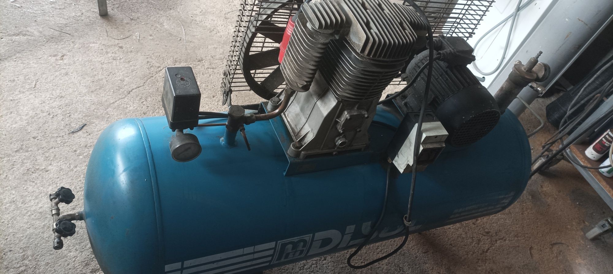 Compressor de mais de 200 litros