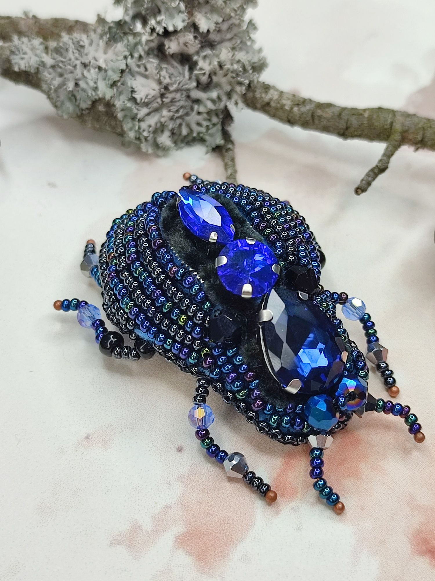 Broszka artystyczna, żuk, Skarabeusz blue