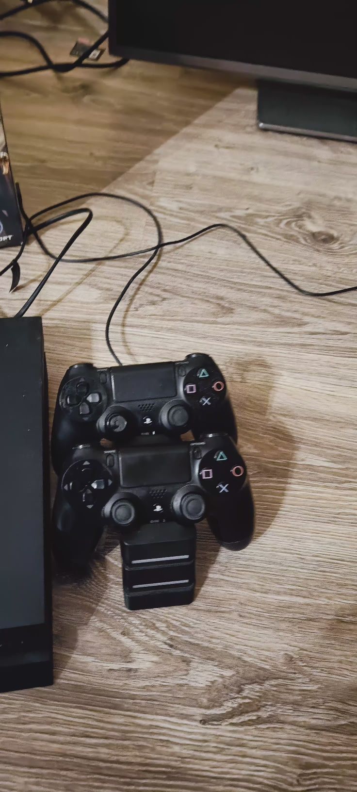 Sprzedam PS 4 1 T