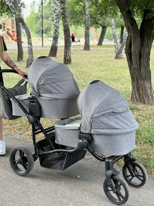 Коляска для двійні