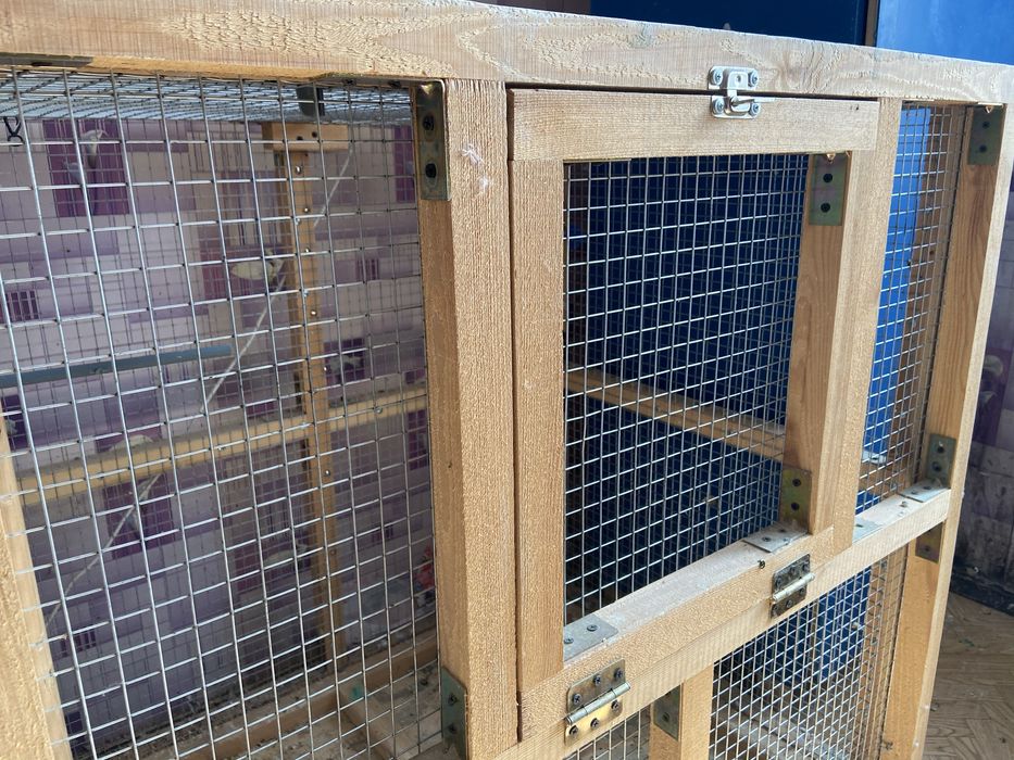 Продам деревʼянмй вольер  80х80см