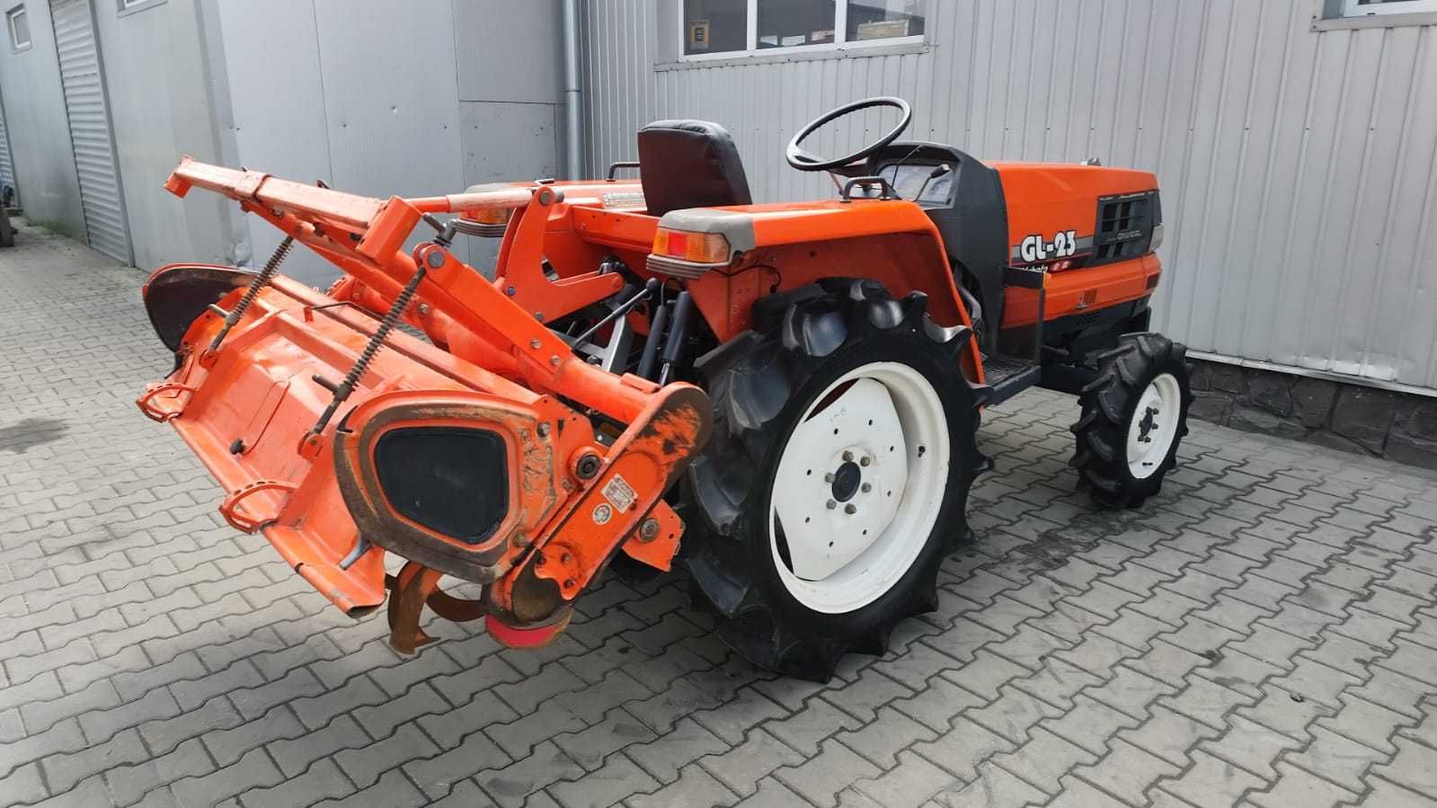 Japoński traktorek Kubota GL 23 z glebogryzarką 4x4 Rewers 23 km