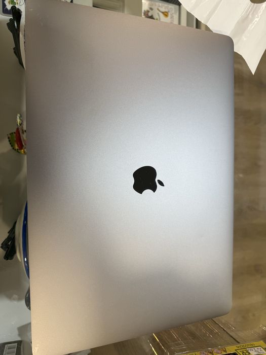 Macbook Pro 16” (2019) - i9 / 32gb RAM / 512gb SSD - Como novo
