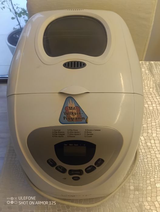 Máquina de Cozer Pão 600W