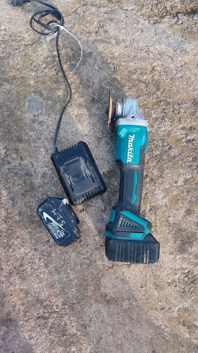Болгарка Makita з акумуляторами і зарядкою