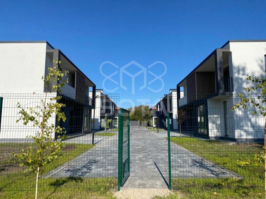 Будинок дуплекс перша лінія Дніпра Осокорки неподалік Sky River