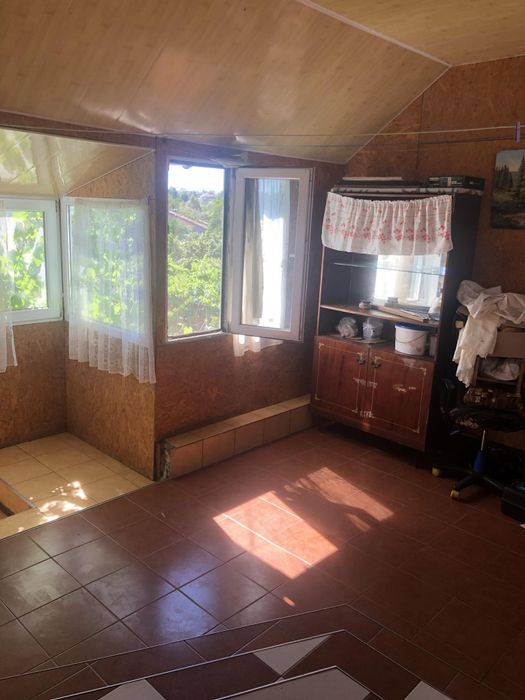 Продаю дом, который строили для себя- капитальный, все коммуникации!