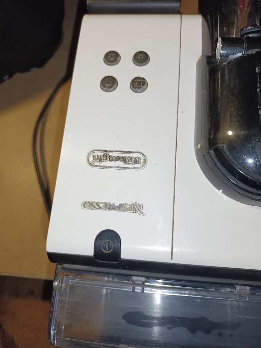 Ekspres na kapsułki Nesoresso DeLonghi