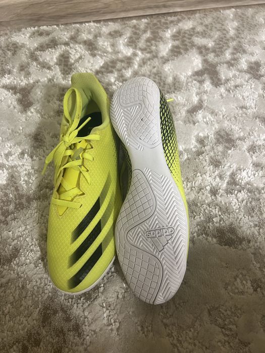 Adidas кросівки 40 розмір