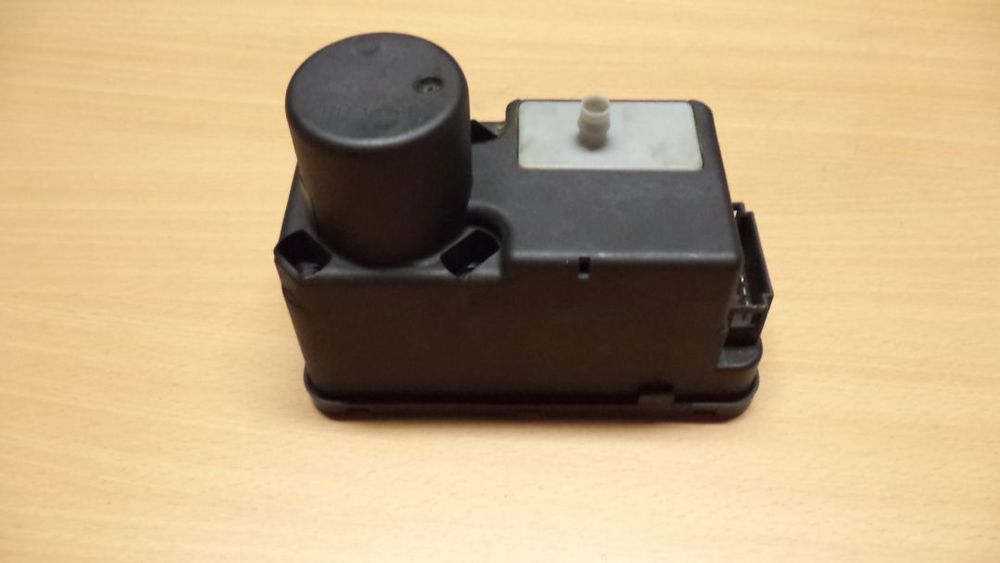 Bomba fecho central Volkswagen POLO /GOLF refs .1 HO 962 257 E , F , G