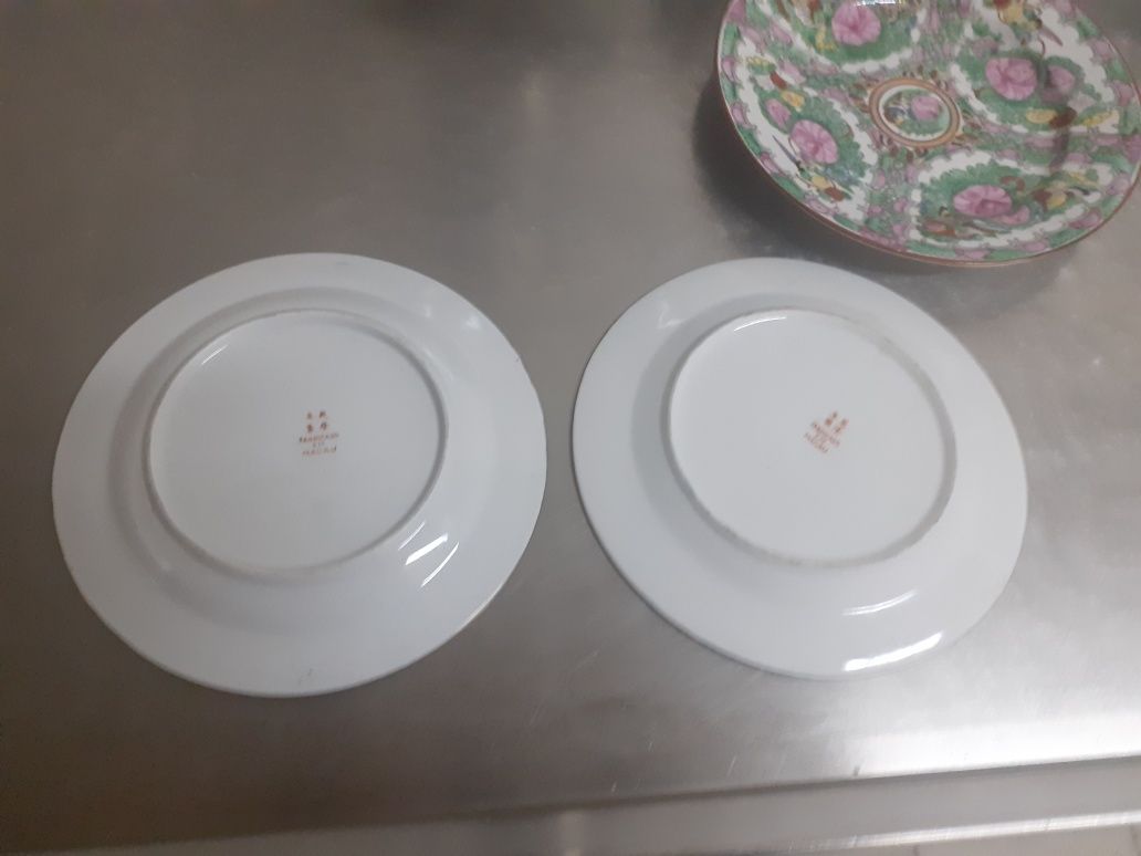 Vendo 4 pratos alusivos ao oriente