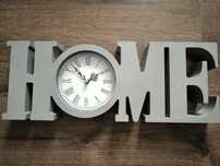 Ścienny zegar z napisem Home