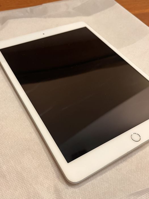 iPad 7 generacji 9.7 cala srebrny + klawiatura gratis