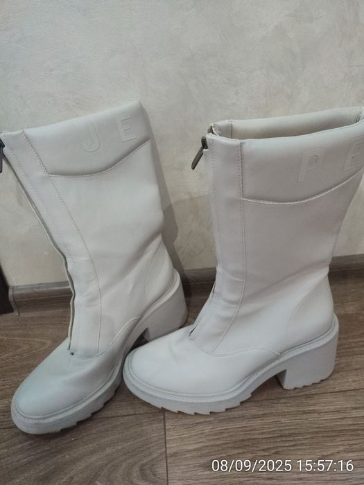 Чоботи бежеві шкіряні