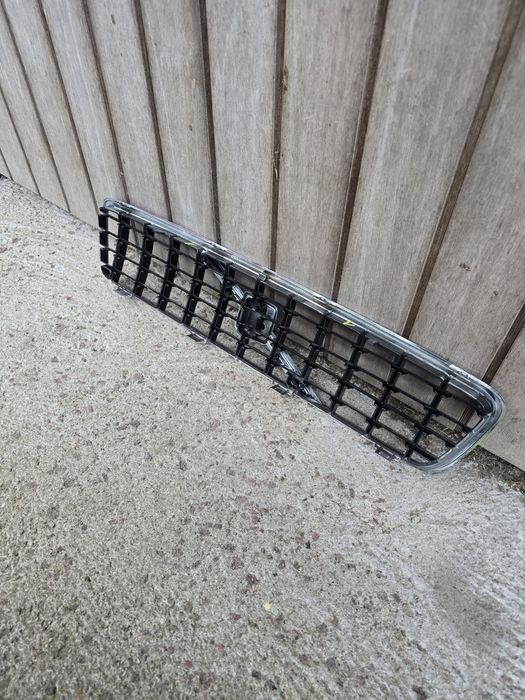 Grill Volvo V50 S40 2004 - 06 PRZED LIFT NR 1