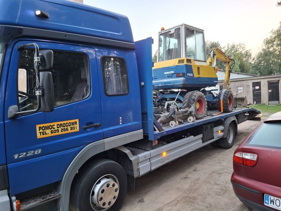 Laweta transport pomoc drogowa koparka ładowarka wozek widłowy bus