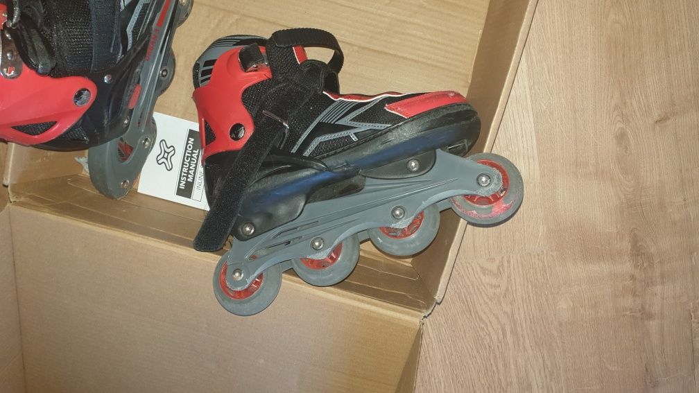 Patins em linha cor vermelha, preto ,cinzento