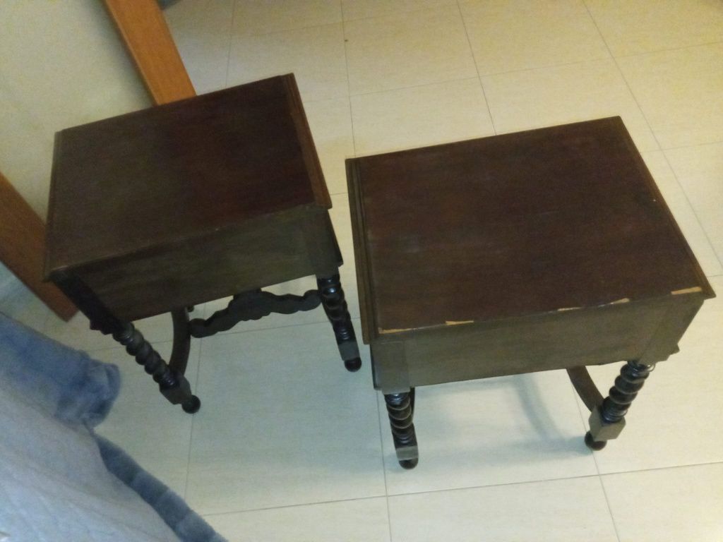 2 mesas de cabeceira vintage