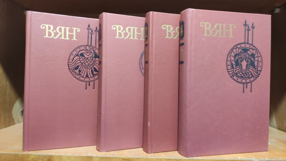 Ян  Бенцони Хлебников. Черкасов и Москвитина Грин