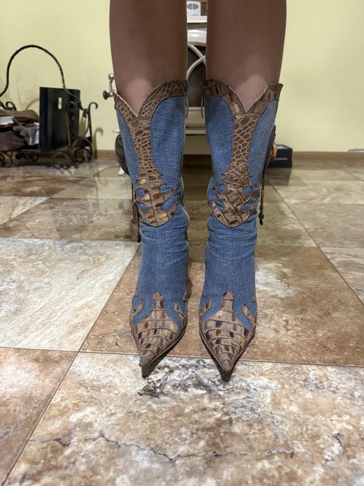 Ковбойські джинсові чобітки з шкіряними вставками та сумка