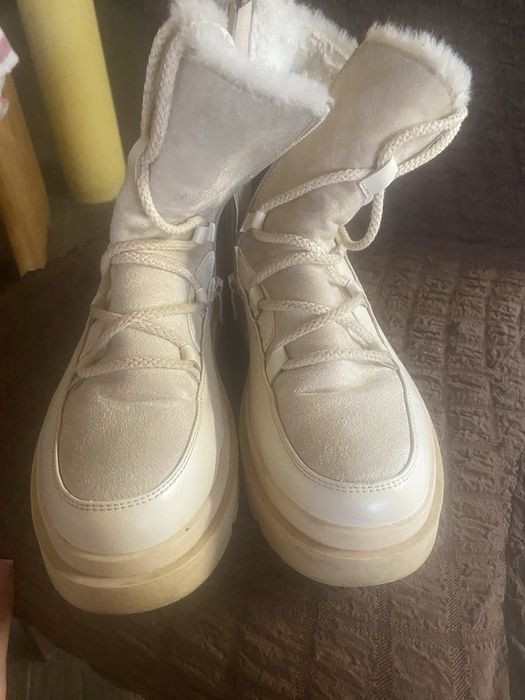 Тепленькі чобітки бежеві