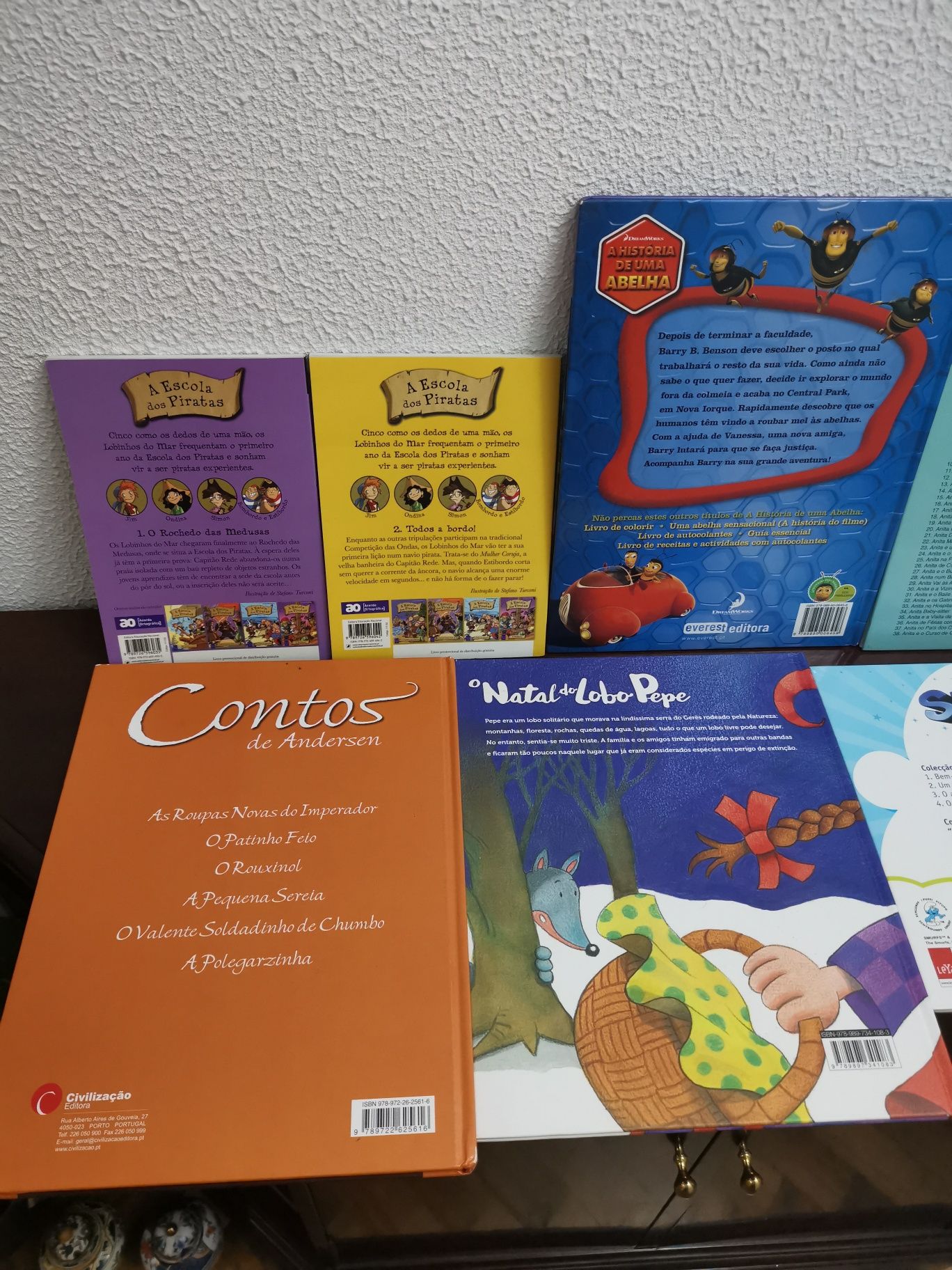 9 Livros Infantis - Abelha Z / Anita / Cinderela / Smurfs / PJMASKS