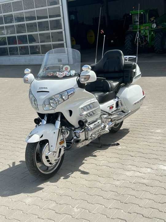 Honda gl 1800 w bogatej wersji.