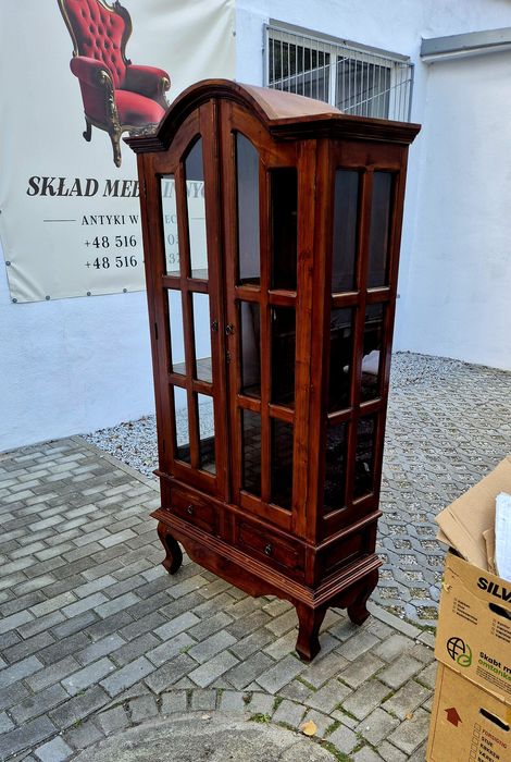 Kolonialne witryny z Indonezji.